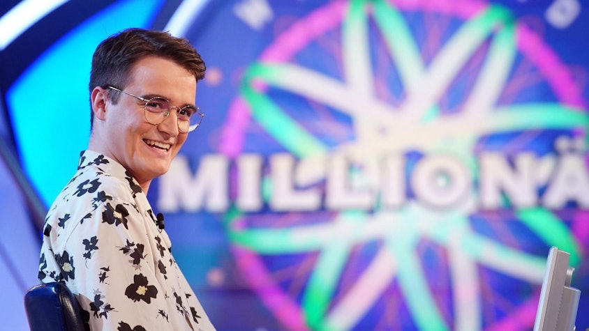 WWM-Kandidat Luke Rothfuchs hatte Glück im Unglück. Trotz Patzers seines Telefonjokers gewann der 24-Jährige am Ende 16.000 Euro. (Bild: RTL / Stefan Gregorowius)