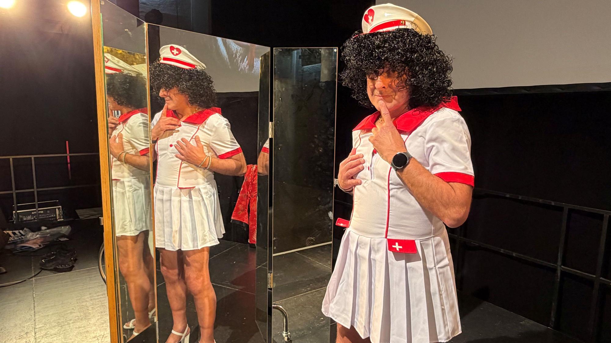 Pierre Littbarski in einem seiner Bühnenoutfits.