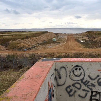 Am Ende des Speedway-Freizeitradwegs hinter der Aussichtstreppe soll der Einlauf des Rheinwassers in den Tagebau inszeniert werden.