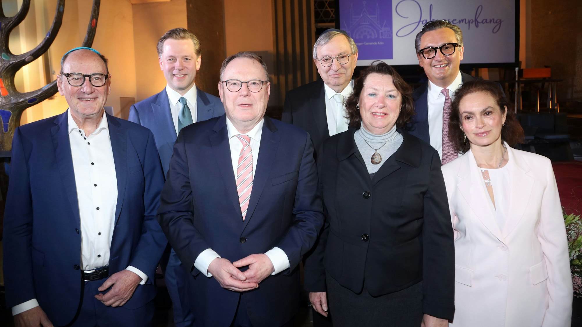 Der Vorstand der Synagogengemeinde und Oberbürgermeister Torsten Burmester.
