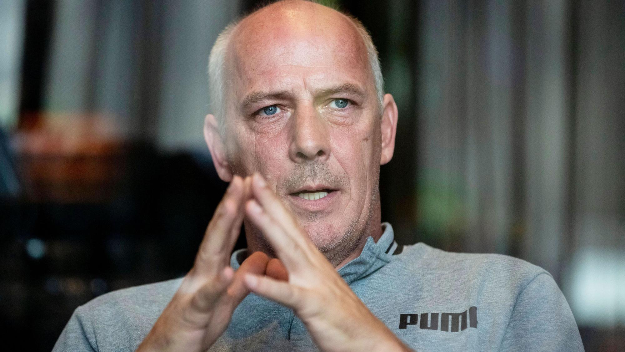 Mario Basler, ehemaliger Fußballprofi, nimmt an einem Interview teil.