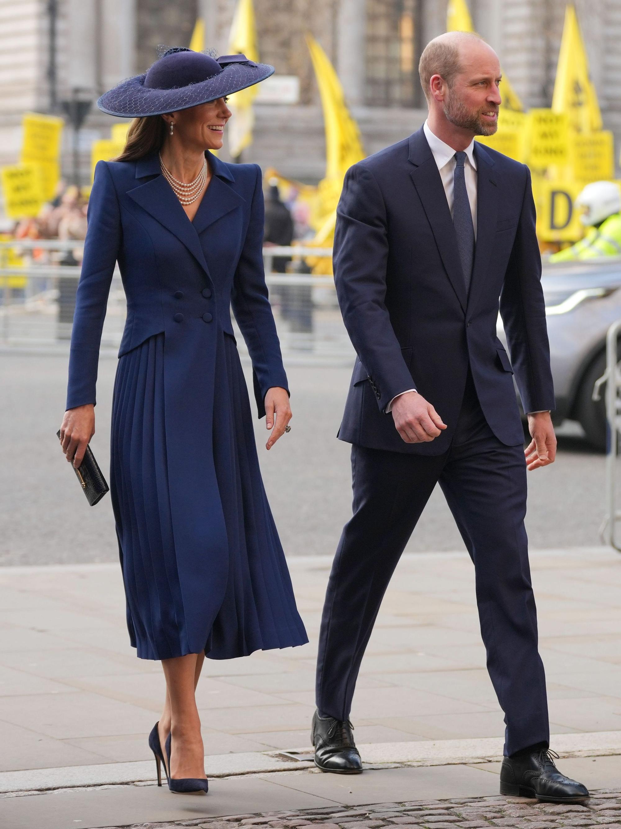 Prinzessin Kate und Prinz William gehen zum Gottesdienst.