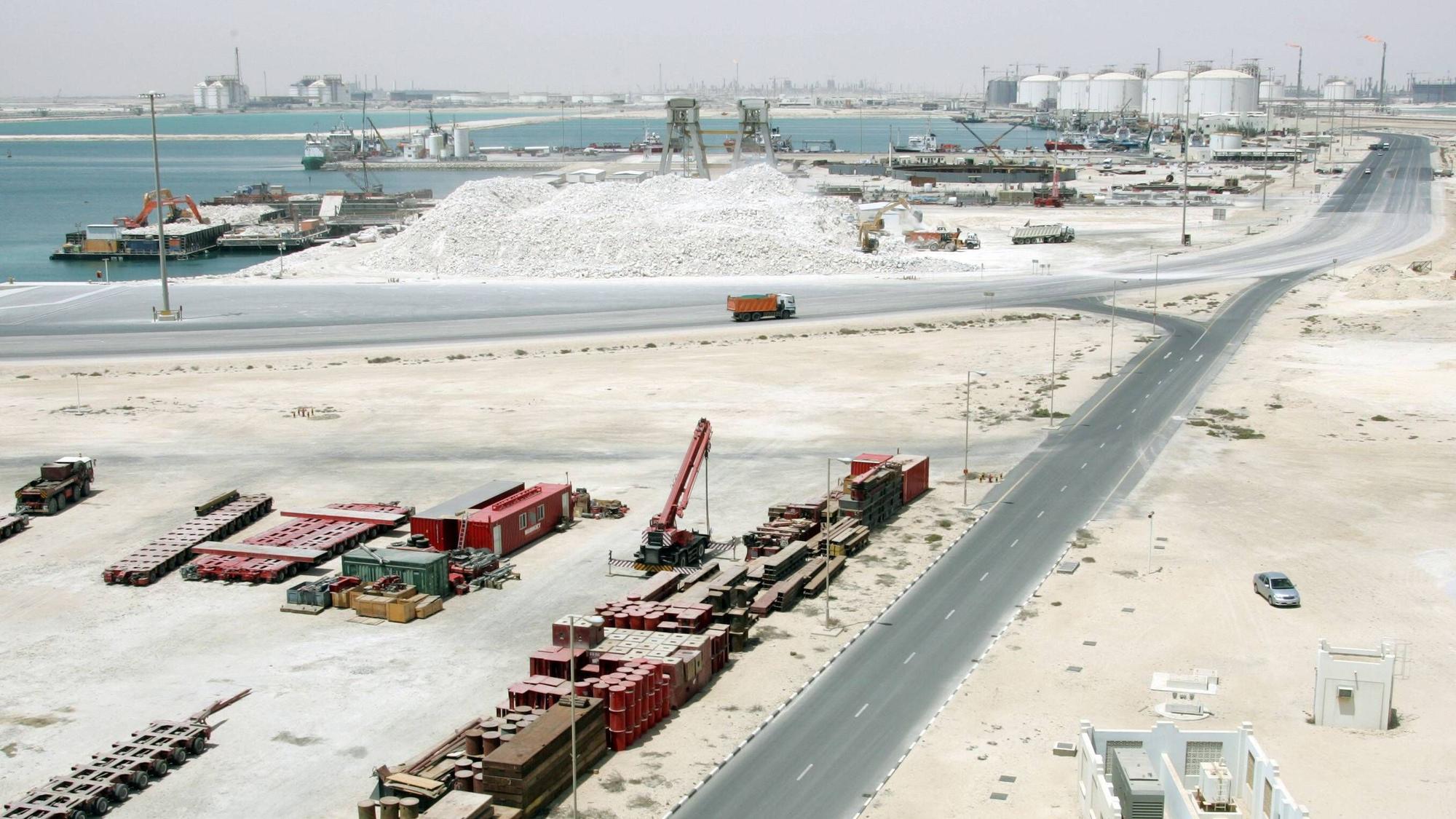 Luftaufnahme der Hafenanlagen von Ras Laffan in Katar
