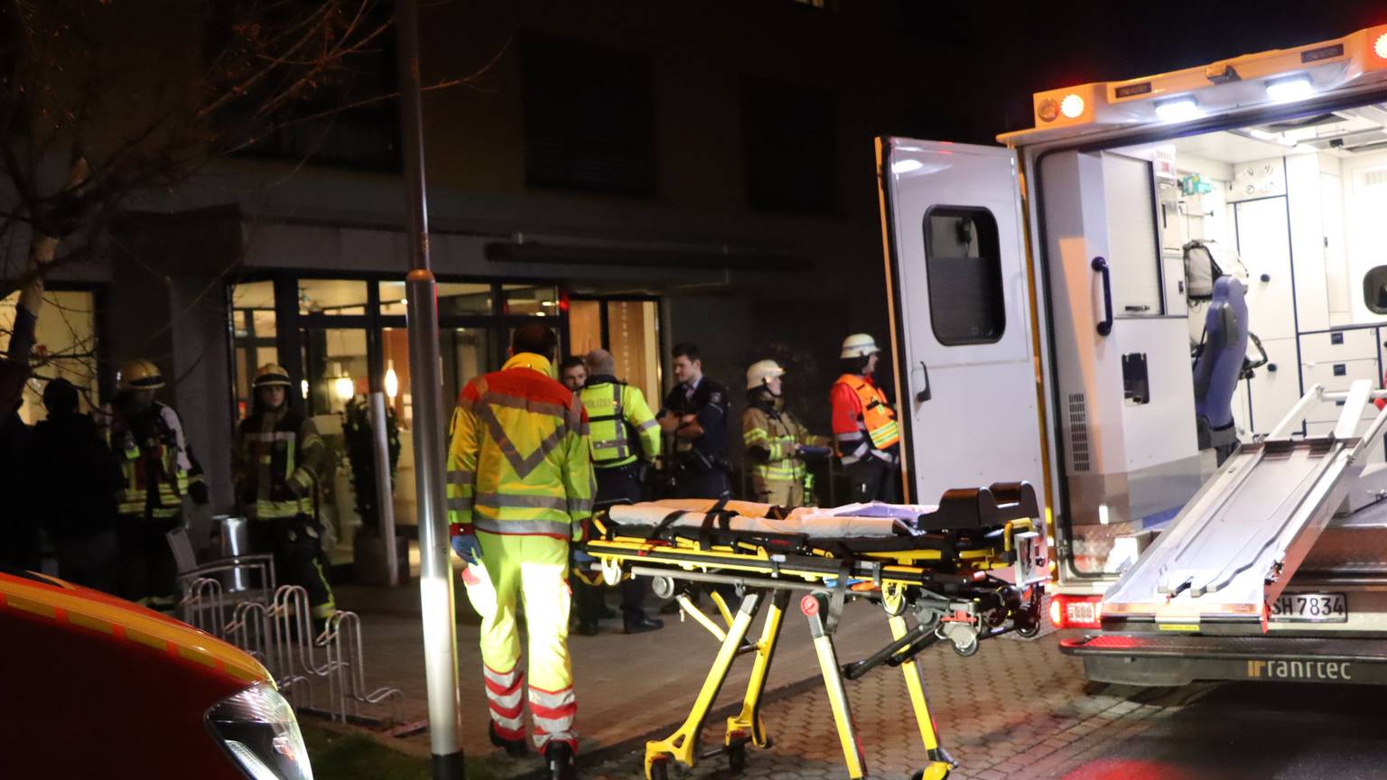 Rettungswageneinsatz in einem Seniorenheim in Liblar.Bei Kastastrophenfällen sollen die Bedarfe von vulnerablen Gruppen künftig besser mitgedacht werden.