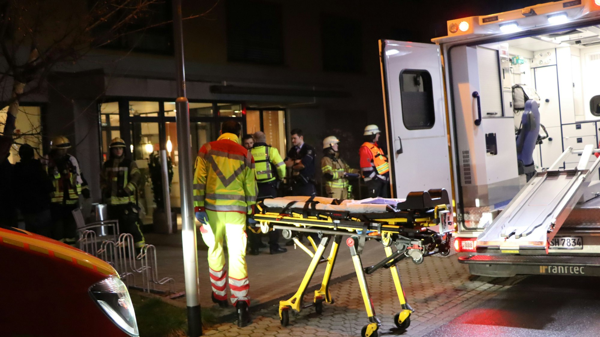 Rettungswageneinsatz in einem Seniorenheim in Liblar.Bei Kastastrophenfällen sollen die Bedarfe von vulnerablen Gruppen künftig besser mitgedacht werden.