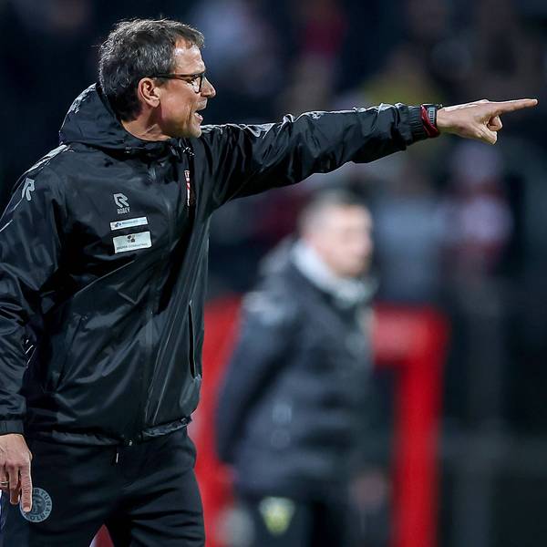 26.02.2026, Fußball, Landespokal Mittelrhein, SC Fortuna Köln - TSV Alemannia Aachen, Südstadion, Viertelfinale Bitburger-Pokal, Saison 2025 2026: Chefrainer Matthias Mink Fortuna Köln gestikulierend am Spielfeldrand DFB regulations prohibit any use of photographs as image sequences and or quasi-video. Nordrhein-Westfalen Deutschland *** 26 02 2026, Football, Landespokal Mittelrhein, SC Fortuna Köln TSV Alemannia Aachen, Südstadion, Viertelfinale Bitburger Pokal, Saison 2025 2026 Chefrainer Matthias Mink Fortuna Köln gesticulating on the sidelines DFB regulations prohibit any use of photographs as image sequences and or quasi video Nordrhein Westfalen Germany