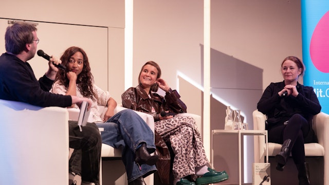 Matthias Jügler, Melanie Raabe, Katrin Schumacher und Caroline Wahl auf der Bühne der Kölner Flora