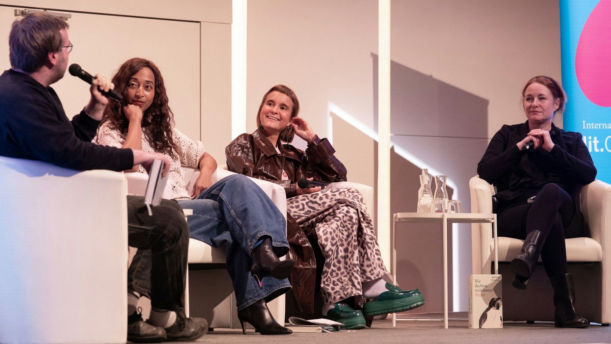 Matthias Jügler, Melanie Raabe, Katrin Schumacher und Caroline Wahl auf der Bühne der Kölner Flora