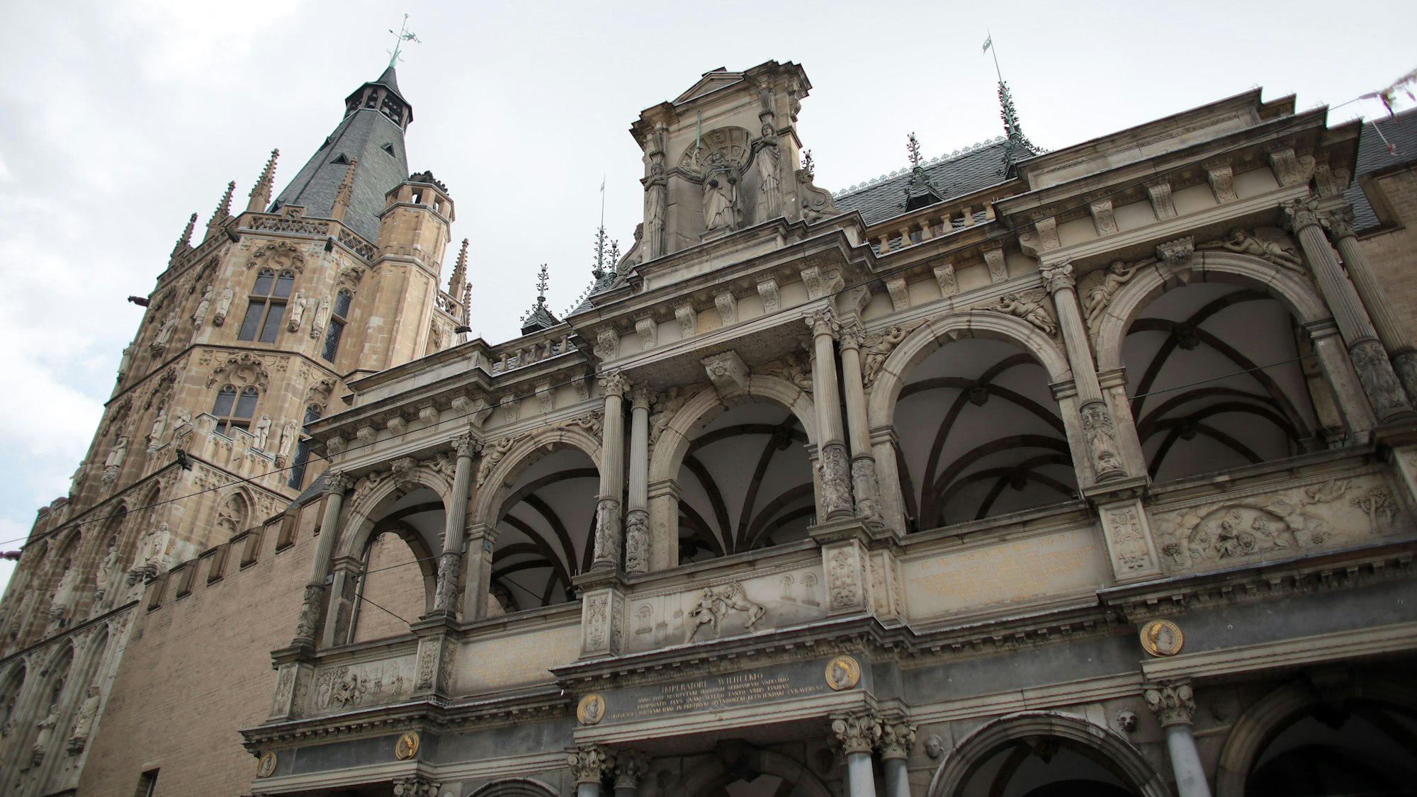 Die finanzielle Lage der Stadt Köln bleibt absehbar dramatisch (Symbolbild: Rathaus).