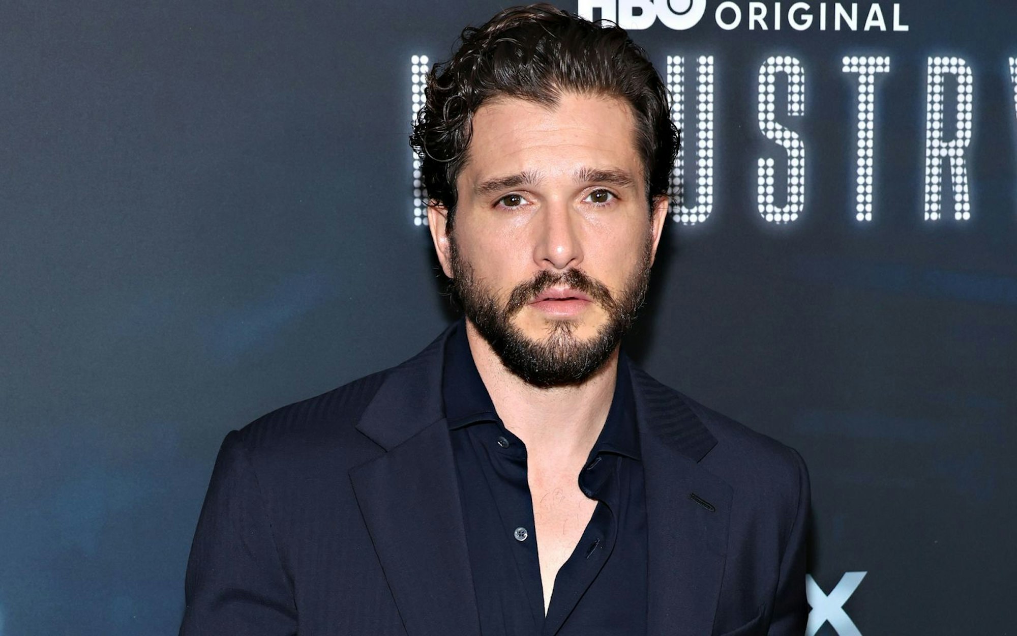 Kit Harington sprach in einer US-Talkshow über seine vielen Nacktszenen in der HBO-Serie „Industry“. (Bild: Cindy Ord/Getty Images)