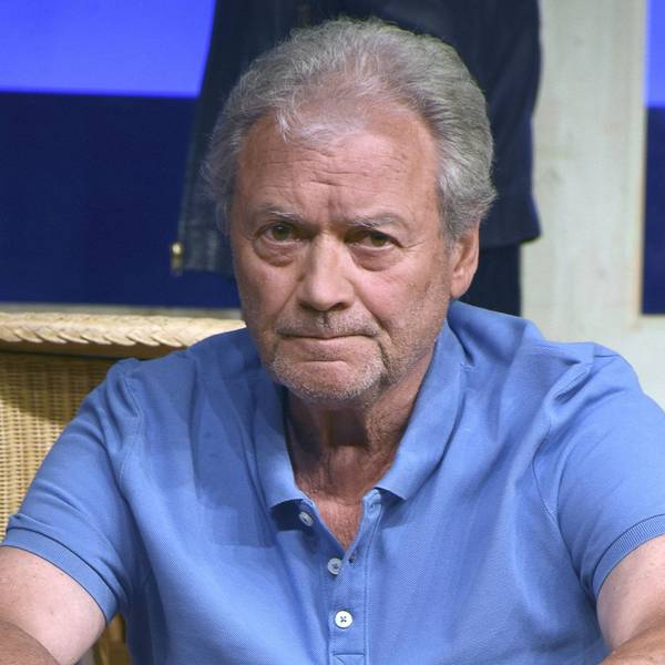 Hans-Jürgen Bäumler schaut ernst.