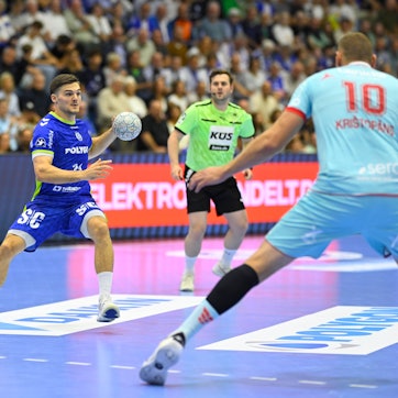 Kay Smits im Hinspiel gegen die Melsunger Abwehr.