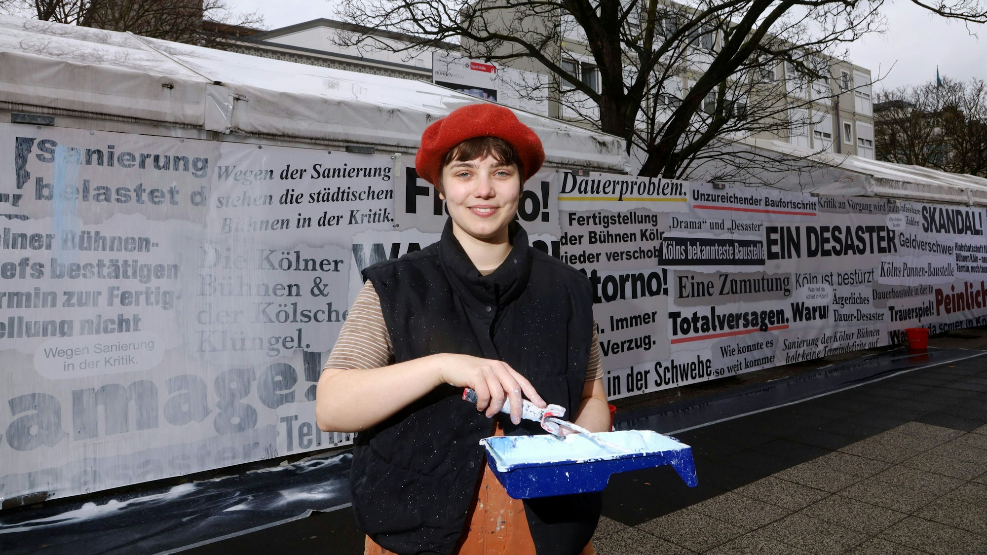 Künstlerin Hanna Greis überstreicht die Negativ-Schlagzeilen.