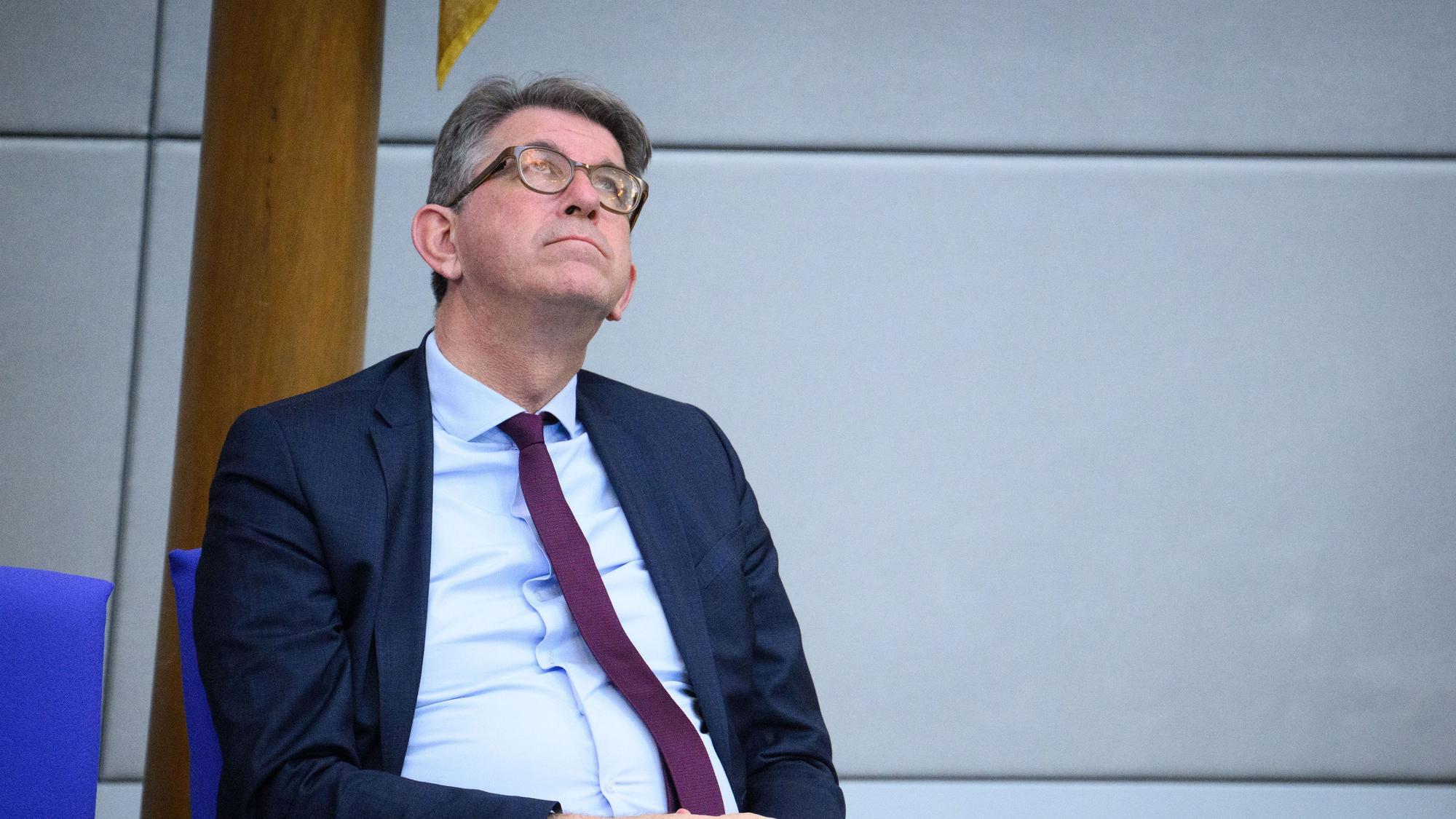 Wolfram Weimer (parteilos), Staatsminister für Kultur und Medien, hat die Verleihung des Buchhandlungspreises abgesagt.