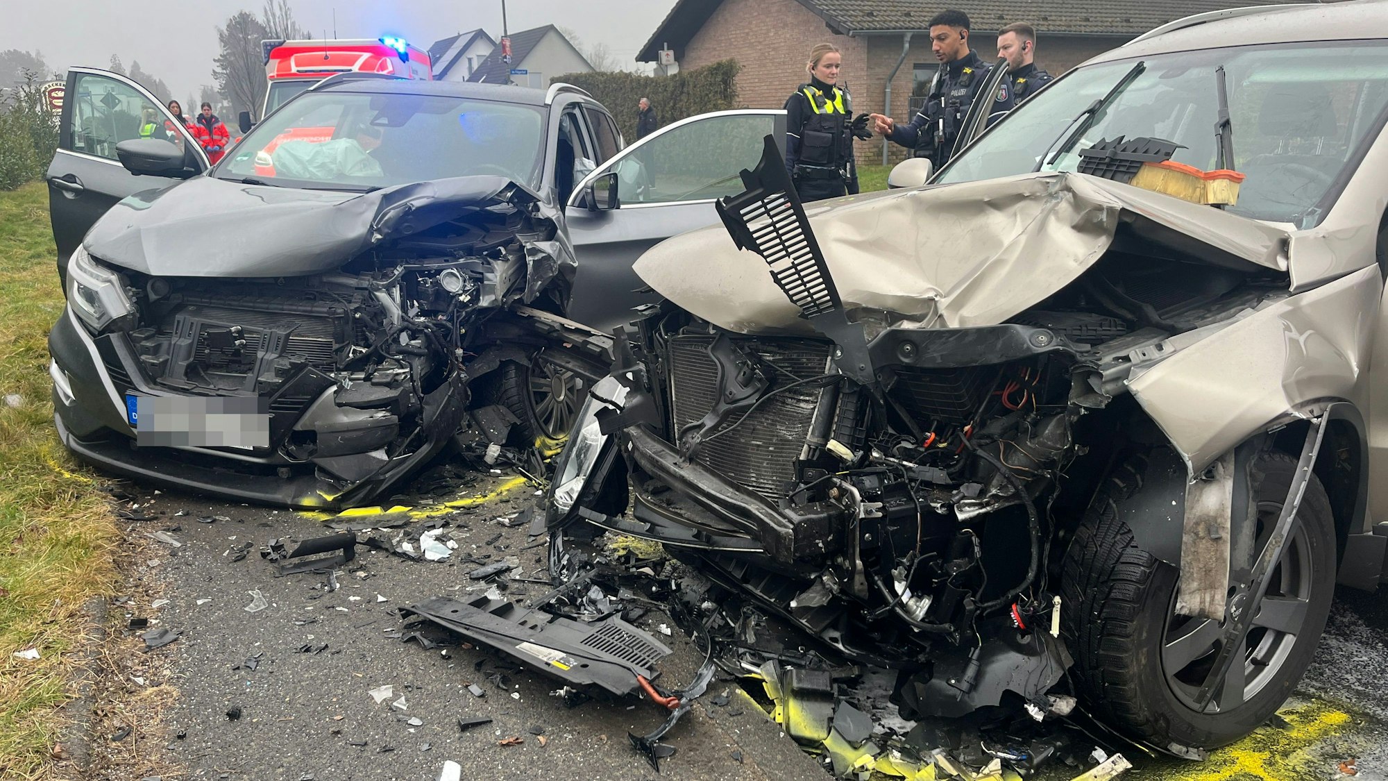 In Neunkirchen-Seelscheid sind im Februar 2025 zwei Autos frontal zusammengestoßen.