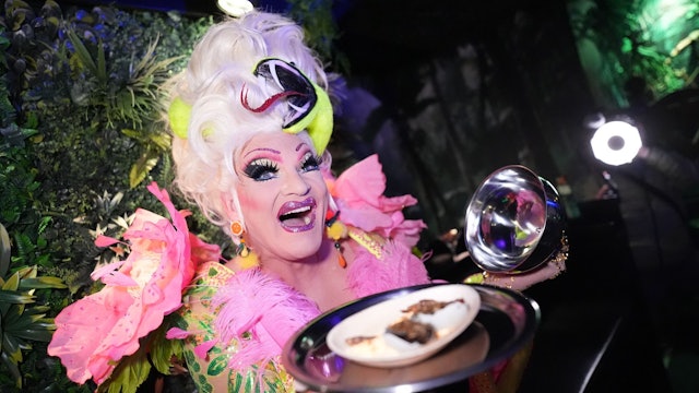 Dragqueen Olivia Jones eröffnet in Hamburg eine Reality-TV-Bar.