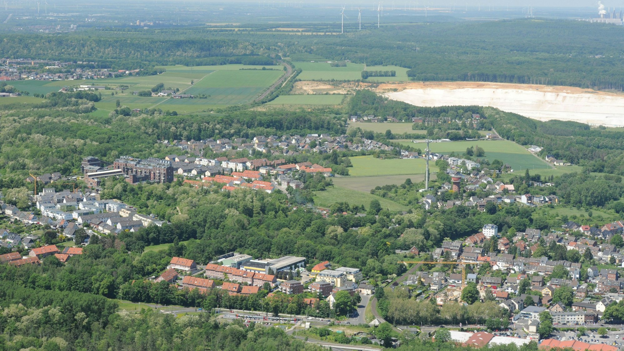 Das Bild zeigt eine Luftaufnahme des Stadtteils Grube Carl in Frechen.