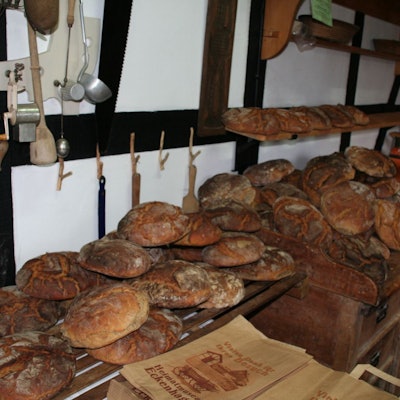 Brotlaibe im Heimatmuseum Eckenhagen.