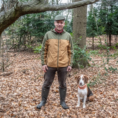 Um den Bürgerbusch soll sich der Dipl. Ing. Forstwirt Nikolai Cramer kümmern. Mit seinem Hund Harro, einer deutschen Bracke.