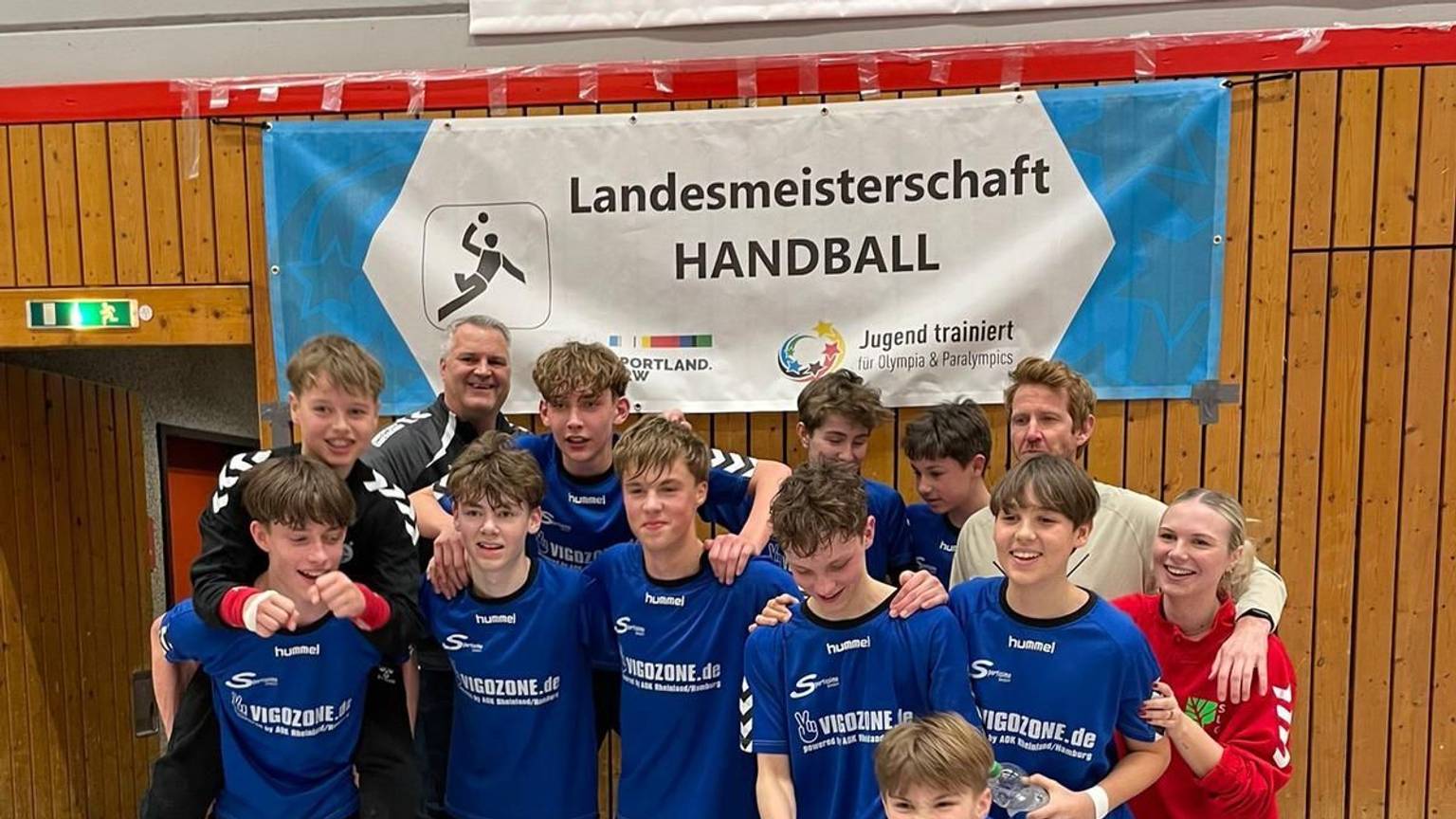 Die U16-Jungs des Städtischen Lindengymnasiums am jubeln.