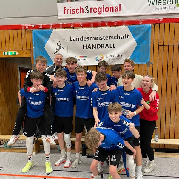 Die U16-Jungs des Städtischen Lindengymnasiums am jubeln.