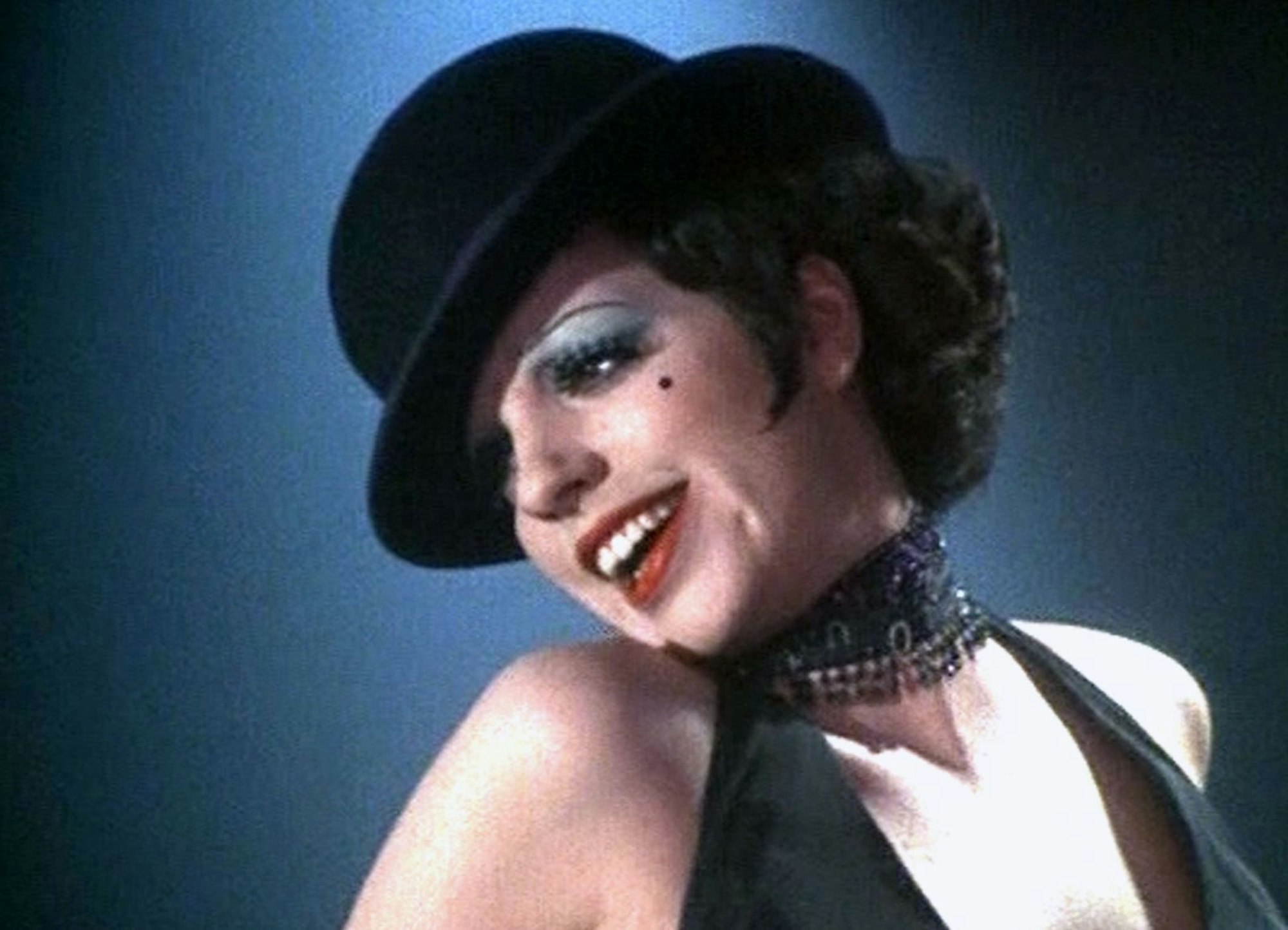 Als selbstbewusst-kecken, dem Partyleben hoffnungslos verfallenen Sally Bowles im New-Hollywood-Musical „Cabaret“ wurde Liza Minnello zum Star. (Bild: 20th Century Studios)