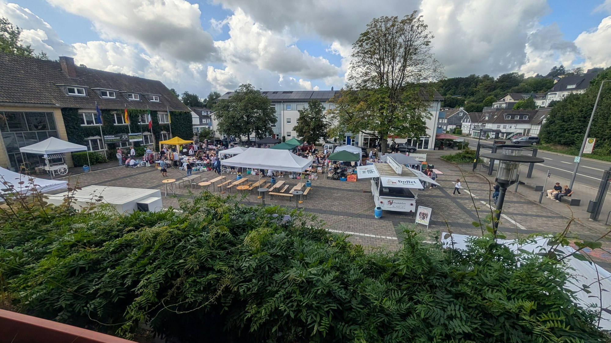 Das Foto zeigt Dortrödel am Karlheinz-Stockhausen-Platz