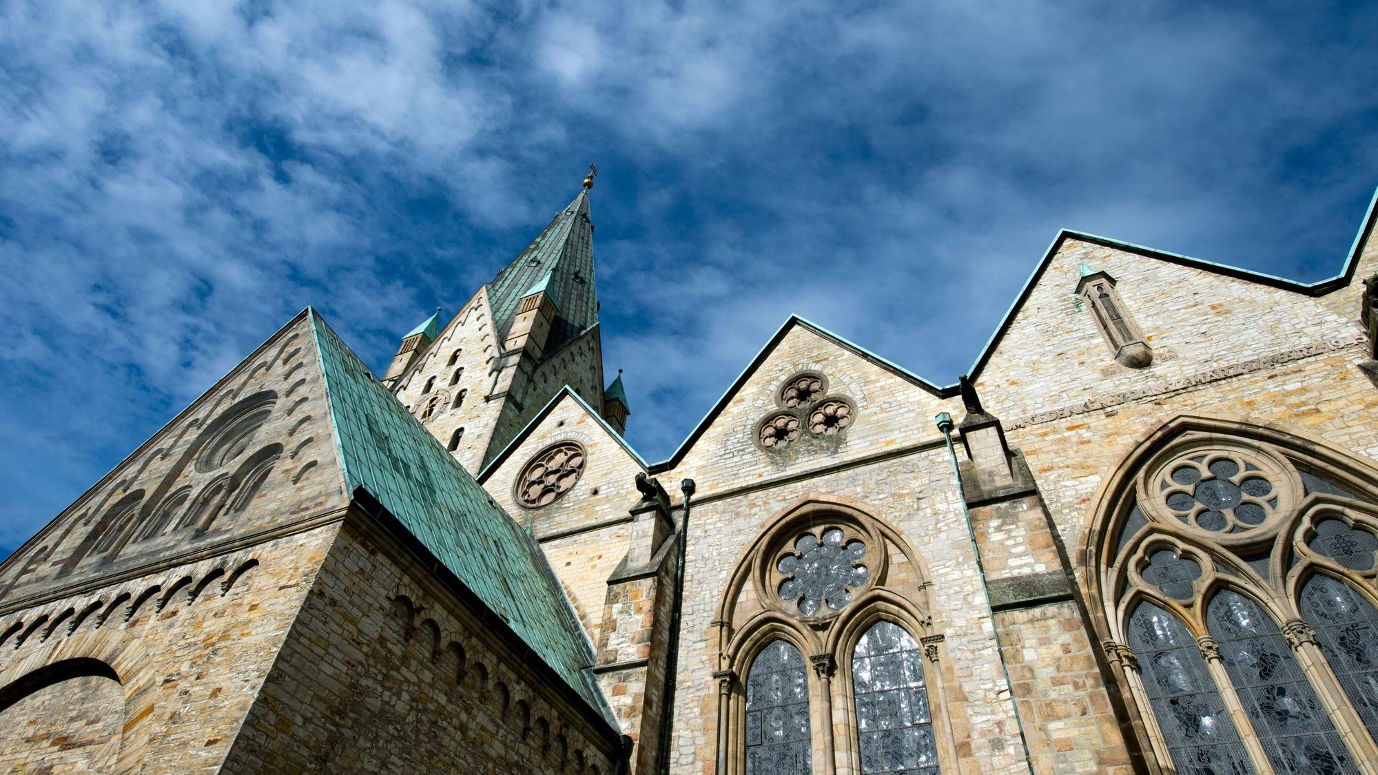 Der Paderborner Dom im gotischen Baustil. (Symbolbild)