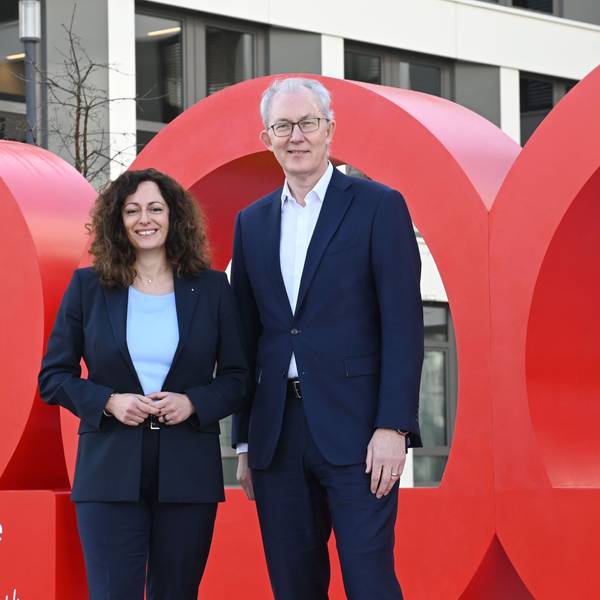 Pressegespräch zu den Bilanzzahlen 2025 und dem 200-jährigen Jubiläum der Sparkasse KölnBonn. Stellvertretendes Vorstandsmitglied Cathrin Dauven und Vorstandschef Ulrich Voigt.