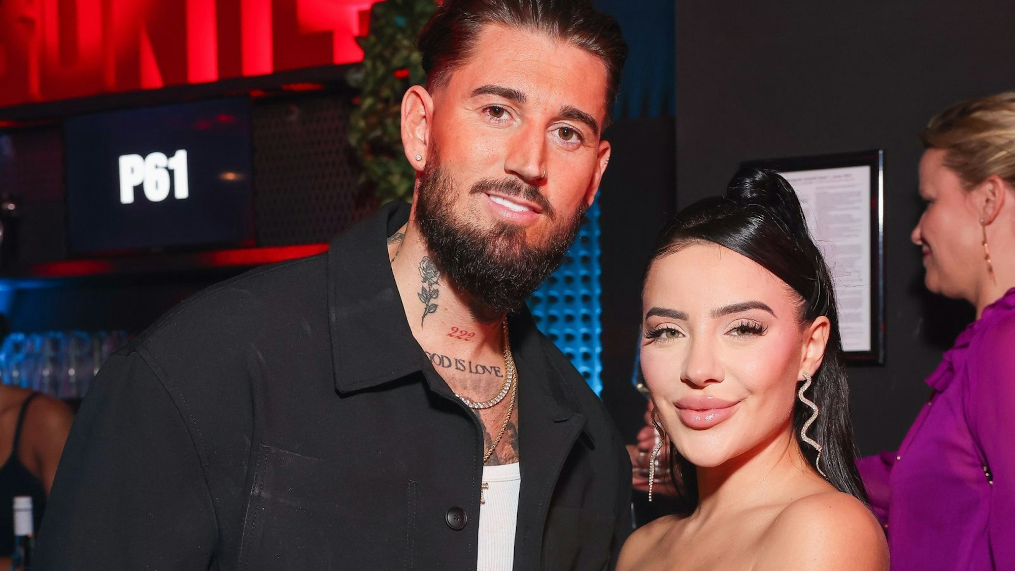 Leyla Heiter, hier mit Ehemann Mike Heiter, hat über ihre abgebrochene Beauty-OP gesprochen. (Bild: 2024 Getty Images/Gerald Matzka)