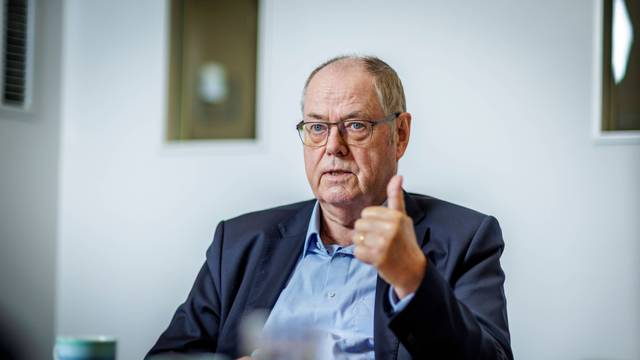 Peer Steinbrück setzt sich für die Olympia-Bewerbung Köln-Rhein-Ruhr ein. Copyright: IMAGO/Thomas Koehler