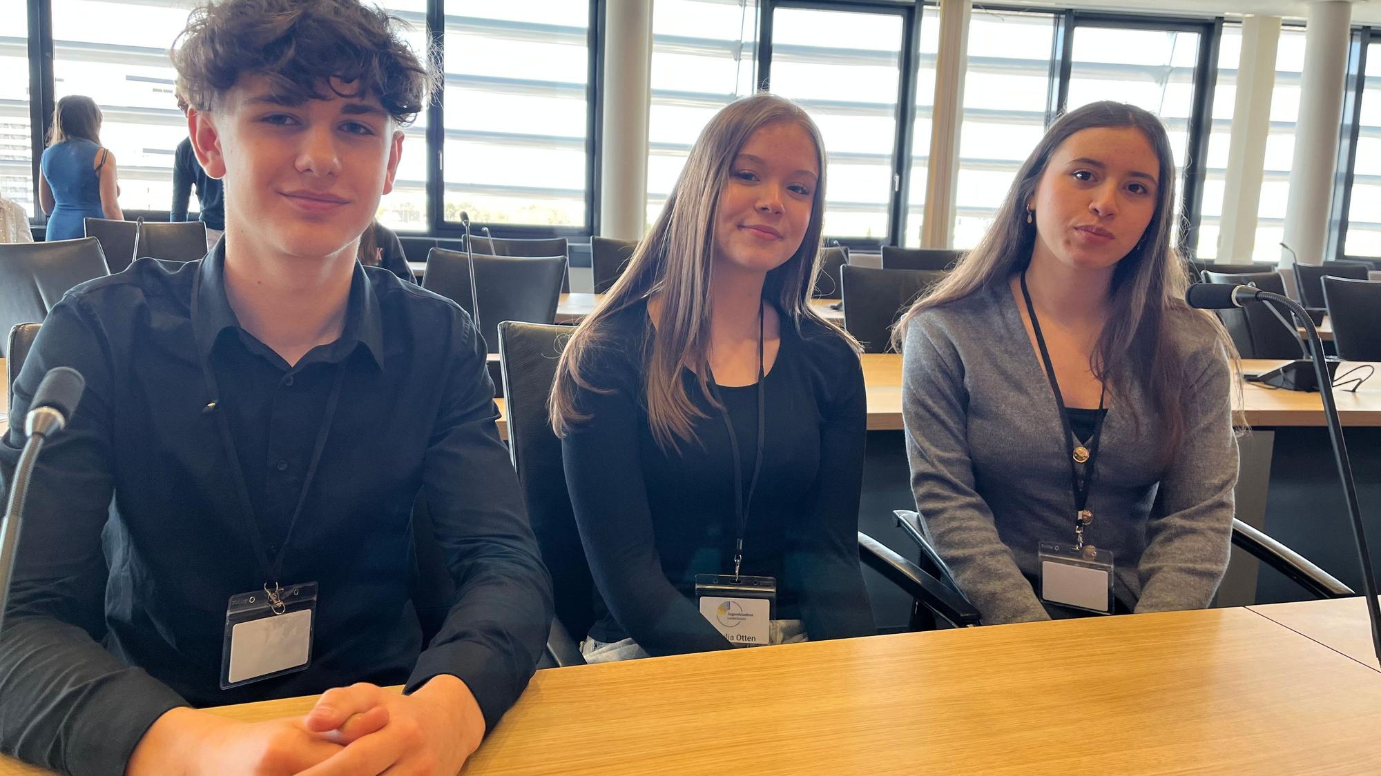 Manuel Zabinski, Emilia Otten und Tara Selmani haben sich der sozialen Fraktion angeschlossen.