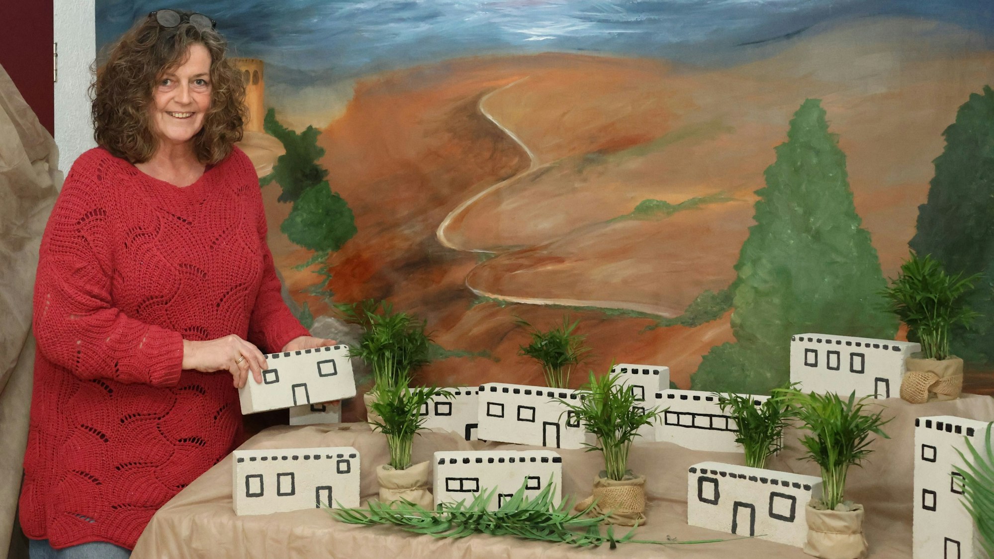 Petra Döhl-Becher baut an Jerusalem: Die Waldbrölerin hat im Jahr 2011 im CVJM-Haus den ersten Ostergarten in Hermesdorf initiiert.