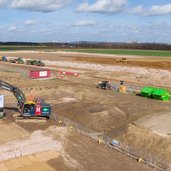 12.03.2026, Nordrhein-Westfalen, Bergheim: Microsoft baut eine Rechenzentrumsregion für KI-Anwendungen in NRW. Insgesamt sind drei Rechenzentren geplant. Foto: Benjamin Westhoff/dpa +++ dpa-Bildfunk +++