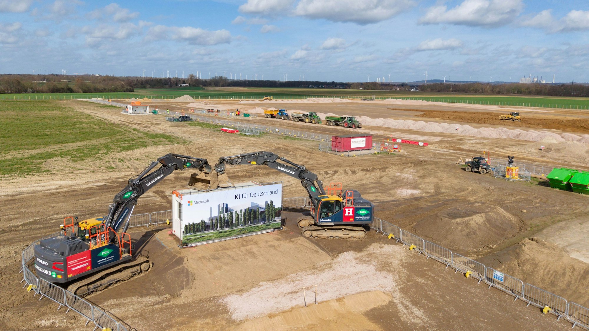 12.03.2026, Nordrhein-Westfalen, Bergheim: Microsoft baut eine Rechenzentrumsregion für KI-Anwendungen in NRW. Insgesamt sind drei Rechenzentren geplant. Foto: Benjamin Westhoff/dpa +++ dpa-Bildfunk +++