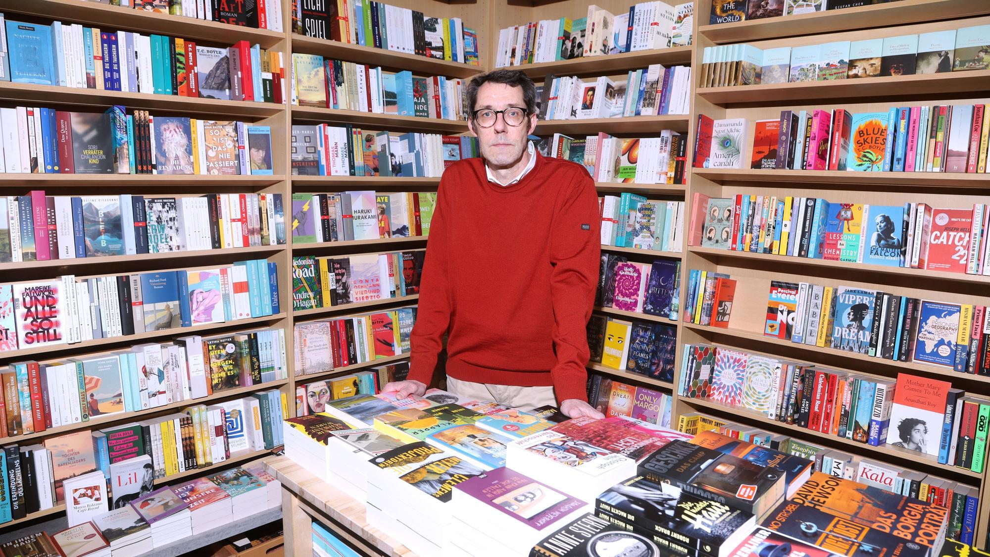 12.03.2026, Köln: Jens Bartsch von der Buchhandlung in der Goltsteinstraße in Bayenthal.