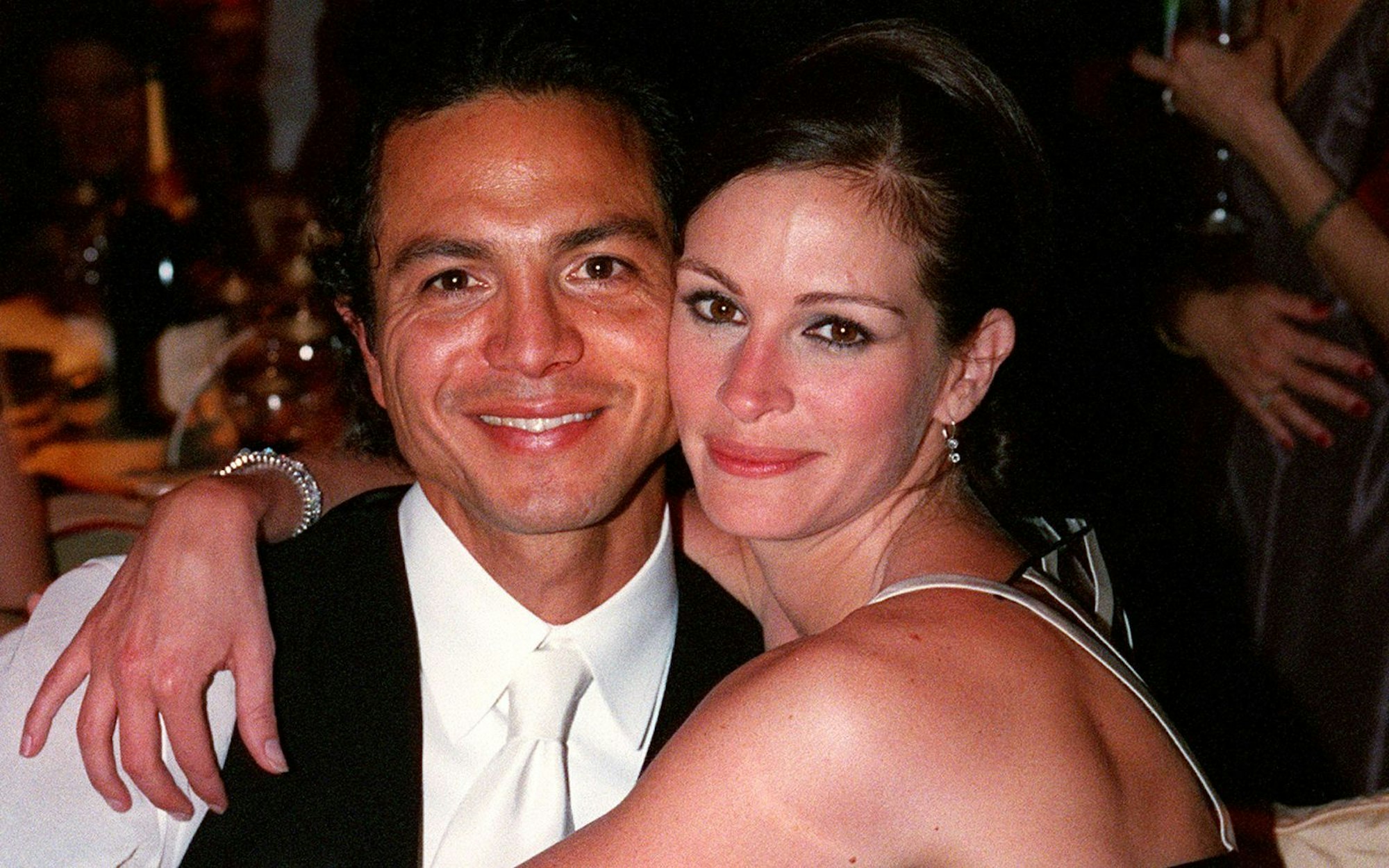 Als Julia Roberts 2001 den Oscar für „Erin Brockovich“ gewann, jubelte ihr Lebensgefährte Benjamin Bratt (Bild) noch mit ihr - vier Monate später gab das Paar nach vier Jahren seine Trennung bekannt. (Bild: AMPAS/Getty Images)