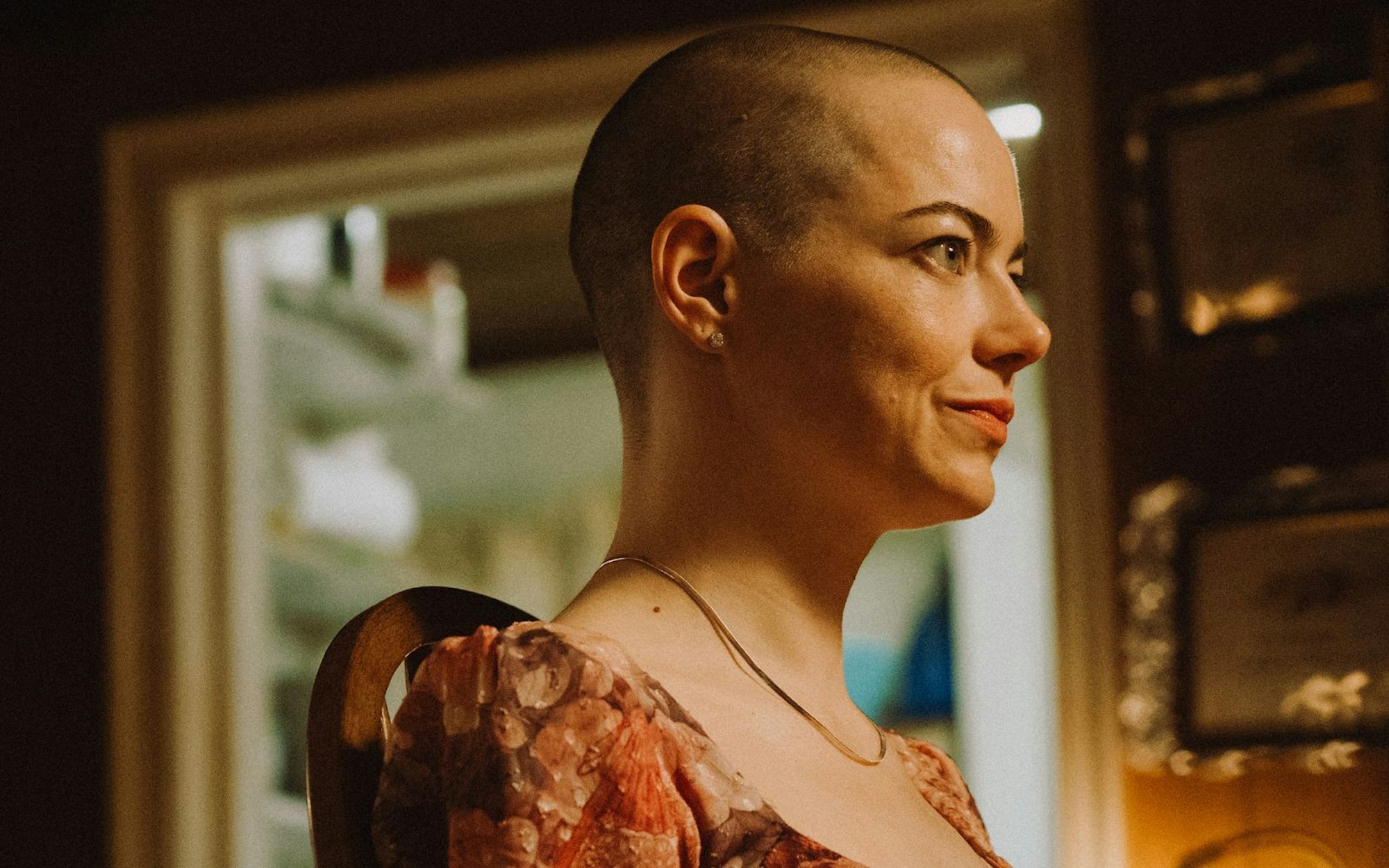 Für die Rolle in „Bugonia“ opferte Emma Stone sogar ihre Haarpracht, ihre Chancen auf einen weiteren Oscar sind aber gering. (Bild: Atsushi Nishijima/Focus Features)