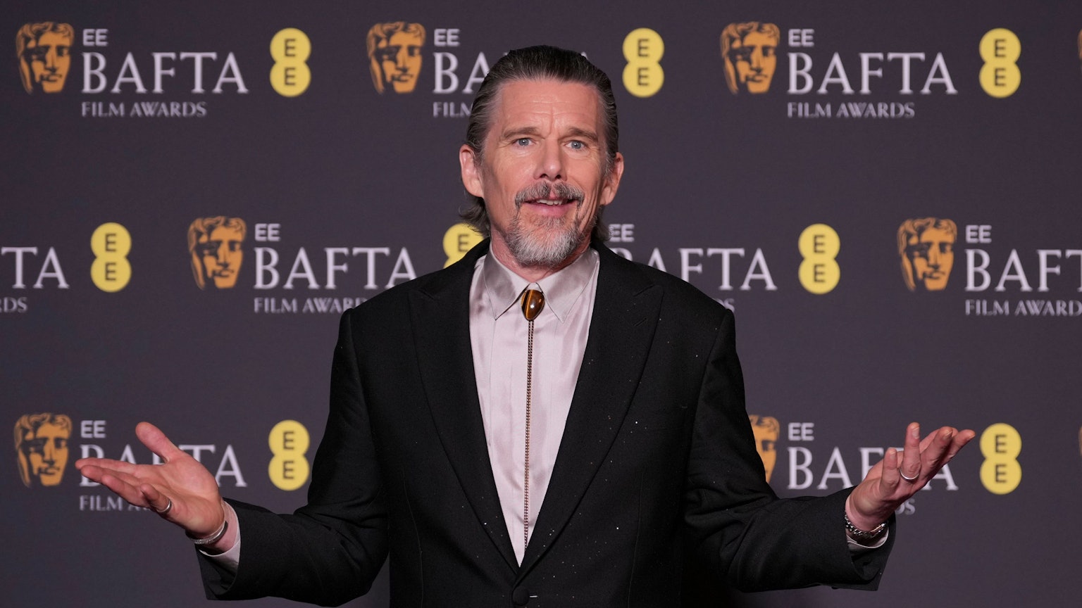 Ethan Hawke posiert für Fotografen bei der 79. Verleihung der British Academy Film Award (Bafta).
