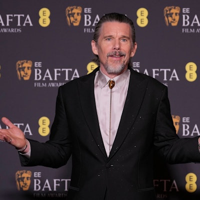 Ethan Hawke posiert für Fotografen bei der 79. Verleihung der British Academy Film Award (Bafta).