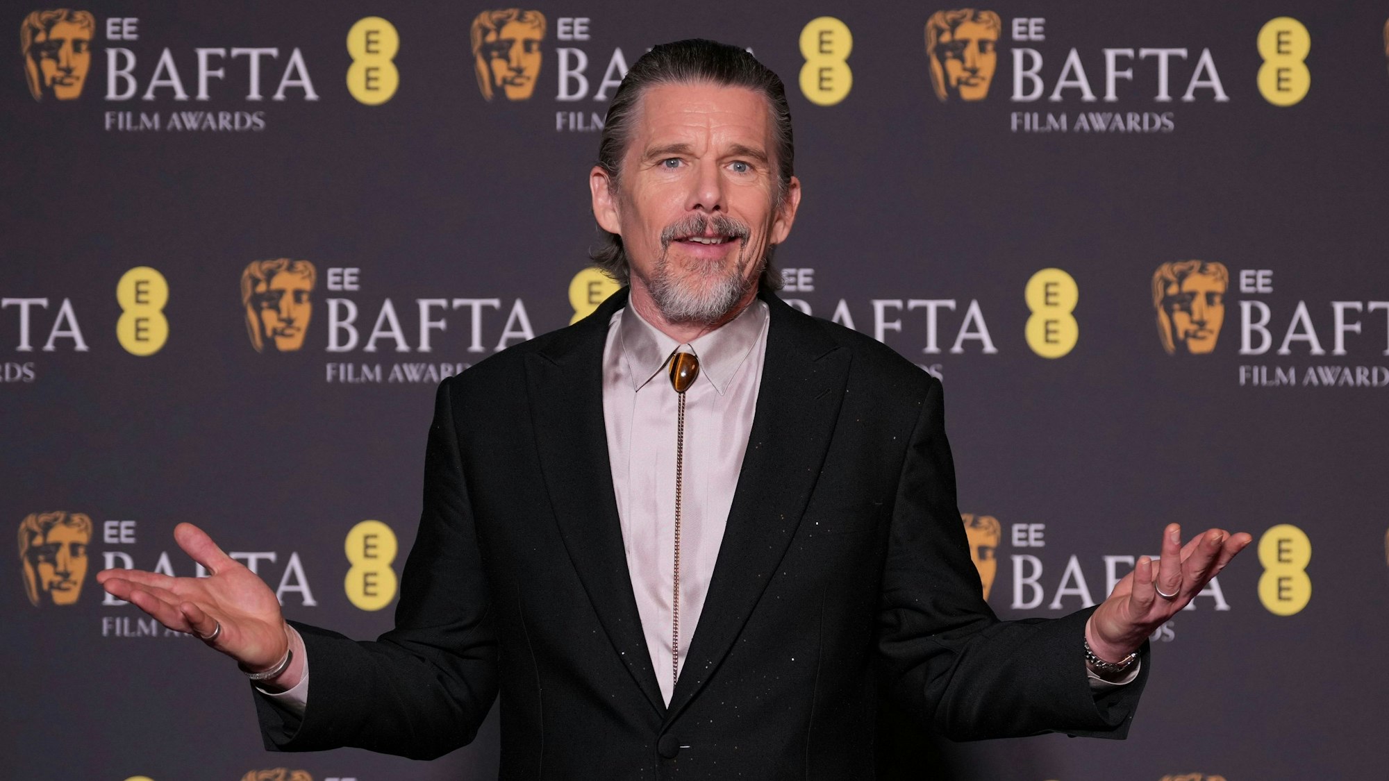 Ethan Hawke posiert für Fotografen bei der 79. Verleihung der British Academy Film Award (Bafta).