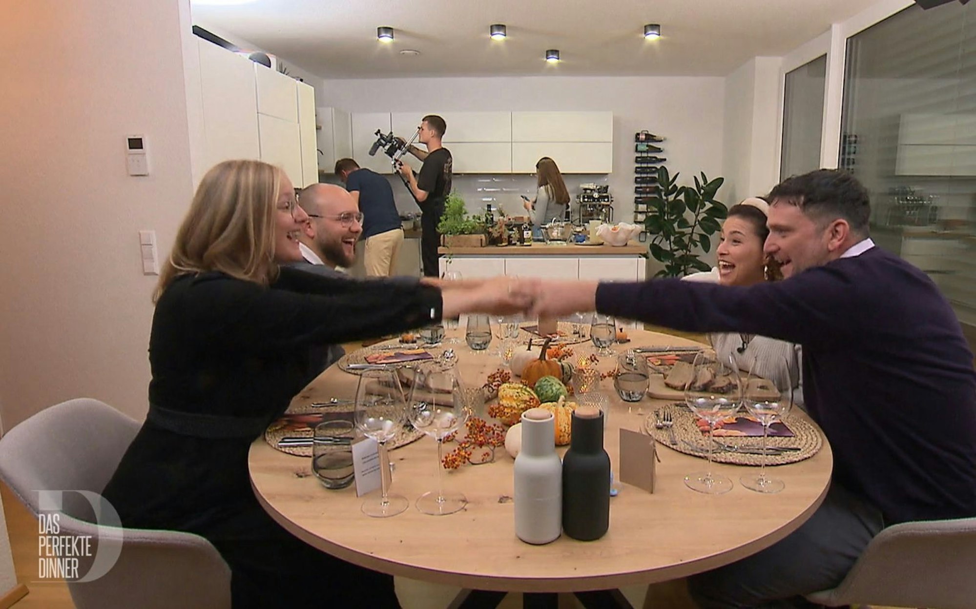 „Piep, piep, piep...“: Die „Dinner“-Truppe vom Bodensee hat sich wirklich liebgewonnen. (Bild: RTL)