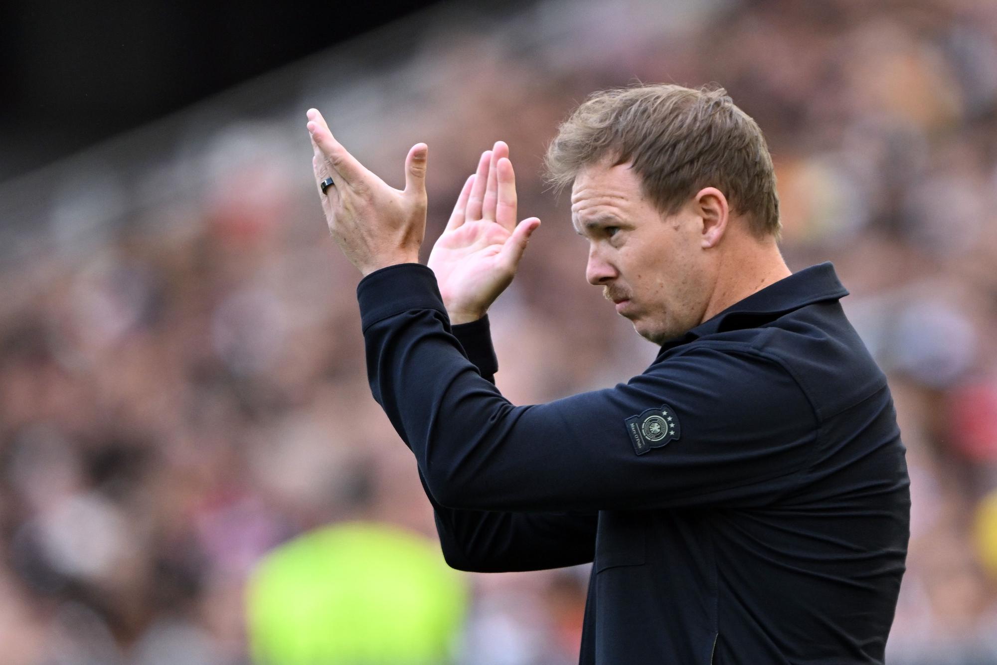 ARCHIV - 08.06.2025, Baden-Württemberg, Stuttgart: Fußball: Nations League A, Deutschland - Frankreich, Play-off-Runde, Spiel um Platz 3, Stuttgart Arena, Deutschlands Bundestrainer Julian Nagelsmann gestikuliert. (zu dpa: «Nations-League-Lose für Nagelsmann: Topgegner drohen») Foto: Federico Gambarini/dpa +++ dpa-Bildfunk +++