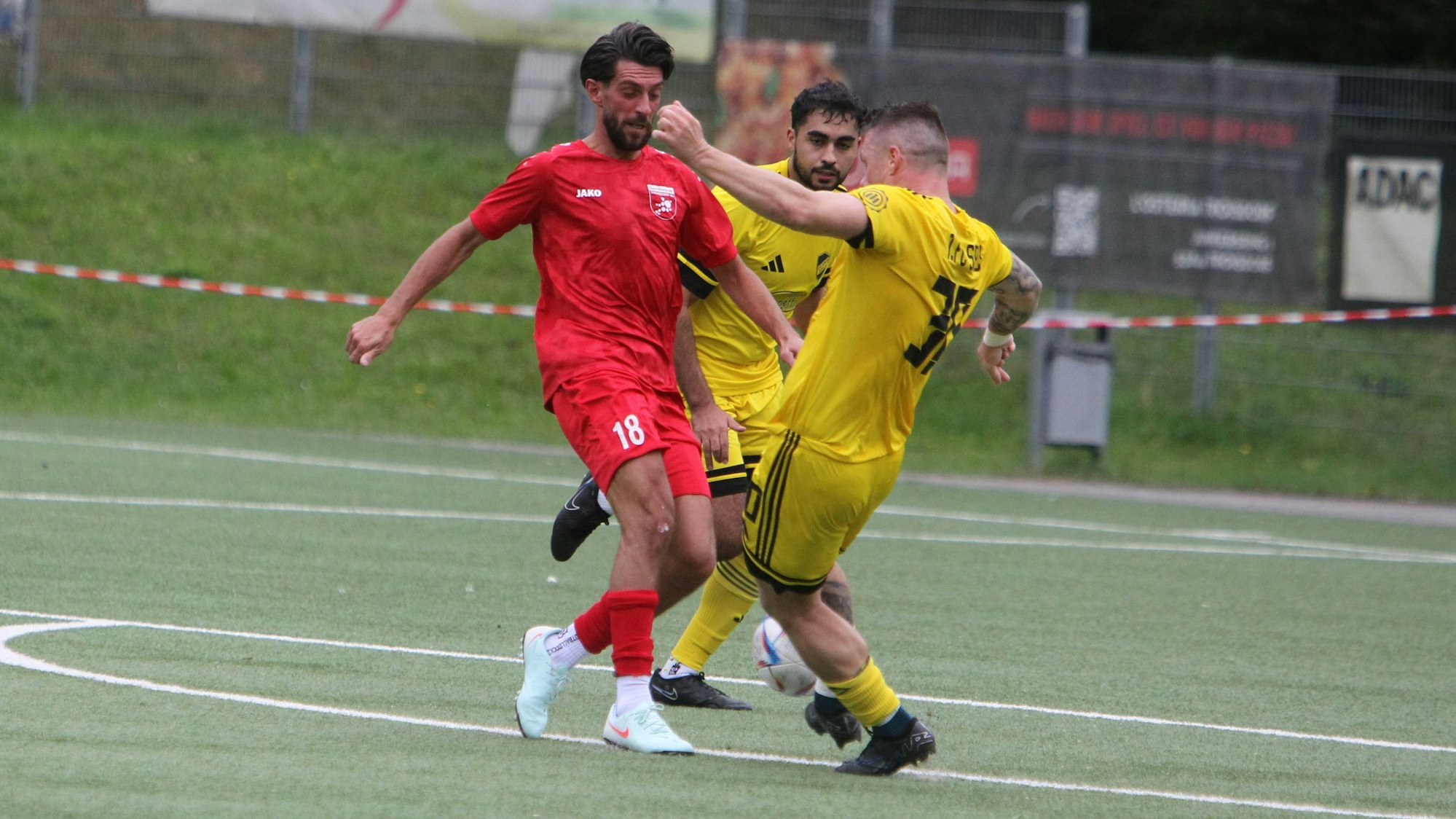 Marek Kalkan (links)