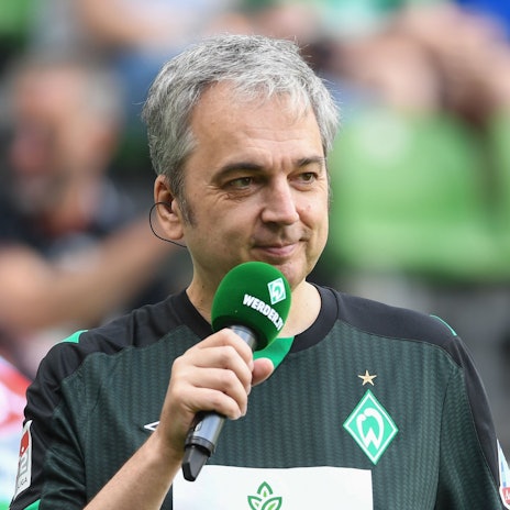 Arnd Zeigler als Stadionsprecher für Werder Bremen im Einsatz.