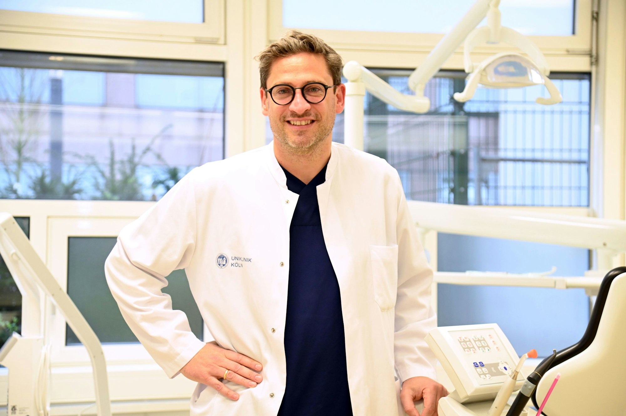 11.03.2026 Köln. Operation bei Fehlbiss. Warum die 18 Jahre alte Hannah wieder unbeschwert lachen kann. Gespräch mit Hannah und Prof. Dr. Dr. Linz.
Foto: Alexander Schwaiger