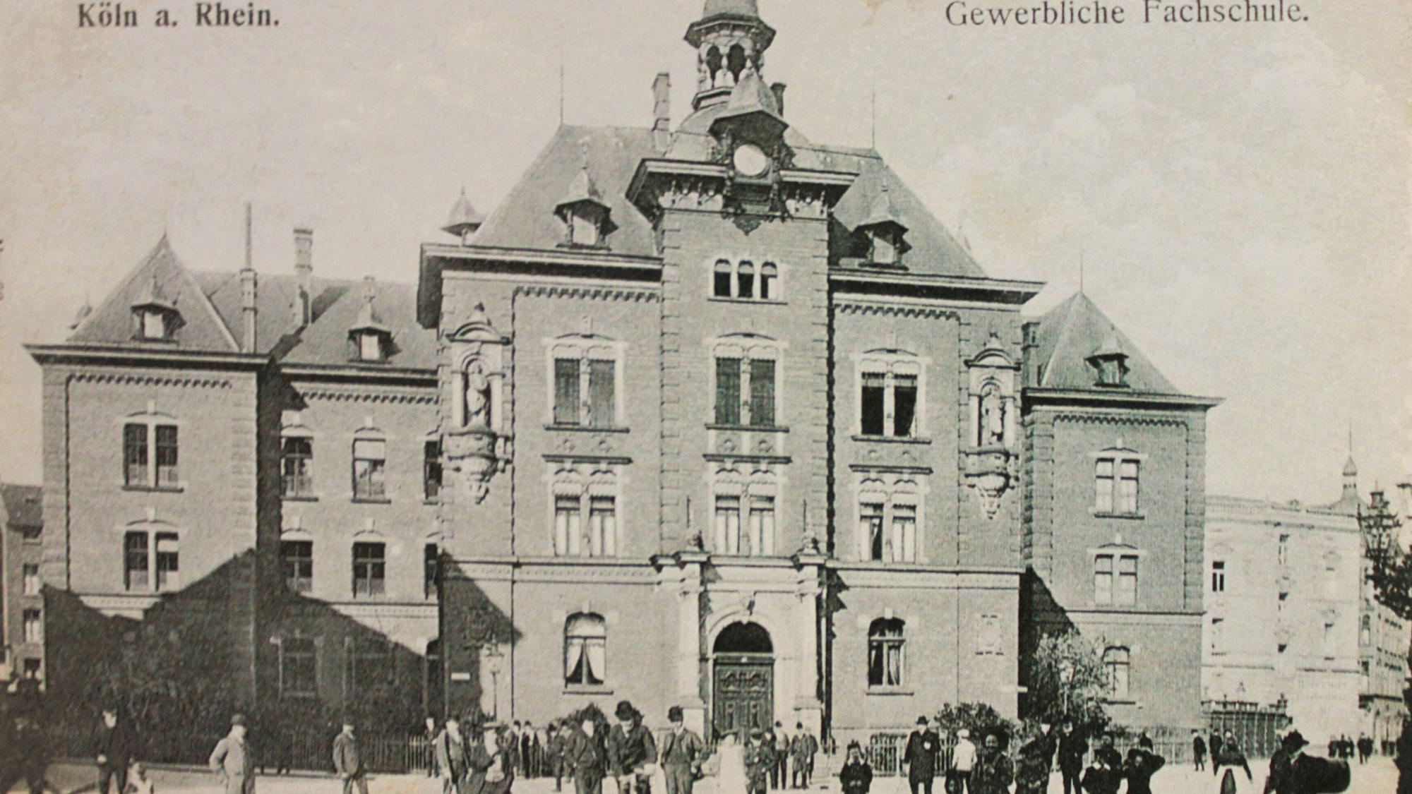 Die Gewerbliche Fachschule im Jahr 1906, 20 Jahre zuvor war das Gebäude am Salierring eröffnet worden.