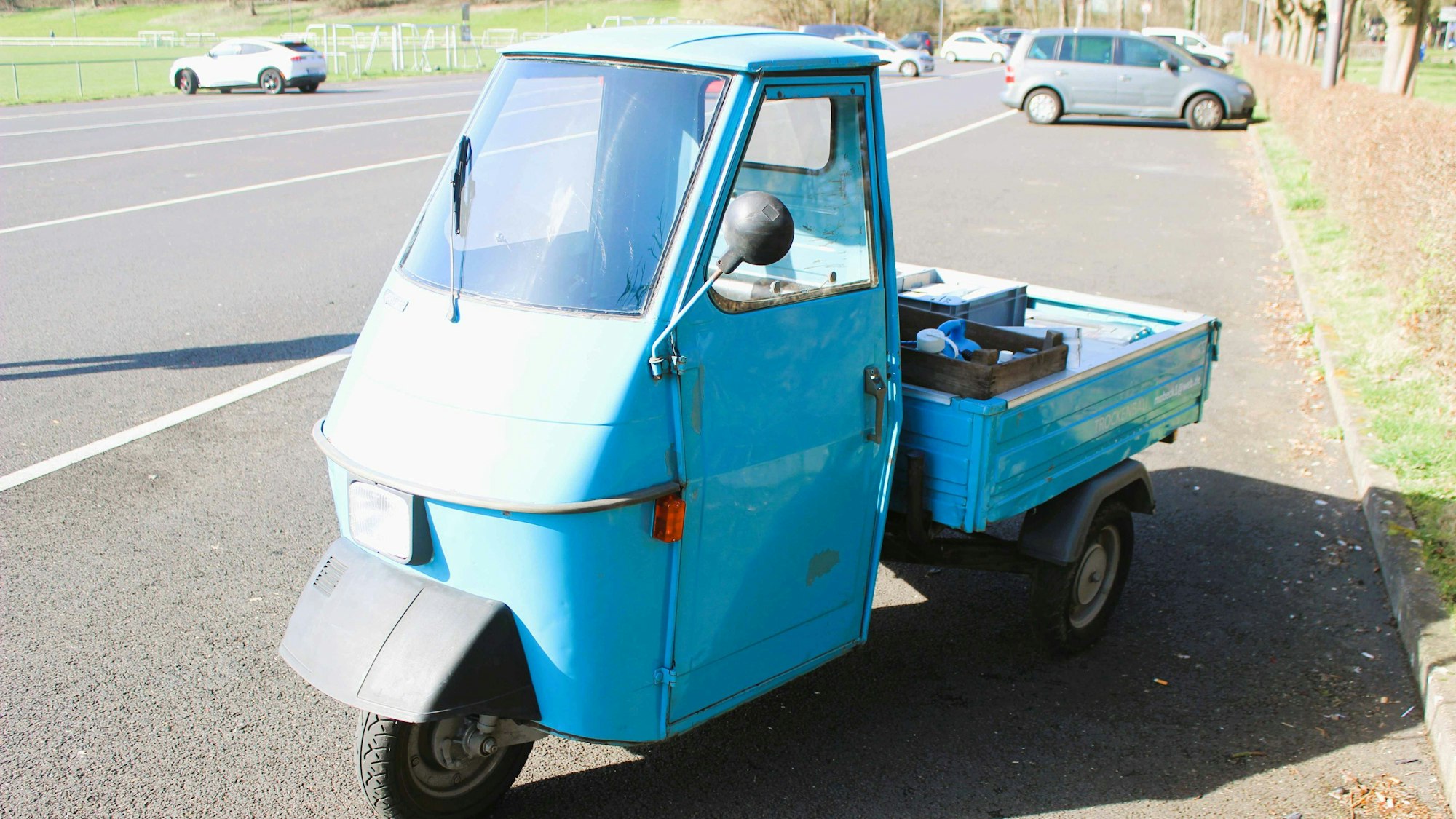 Wenn es das Wetter zulässt, nimmt Wolfgang Becker gerne seine italienische „Biene“ für seine Arbeitseinsätze als Trockenbauer. Eine flotte Biene ist es allerdings nicht.