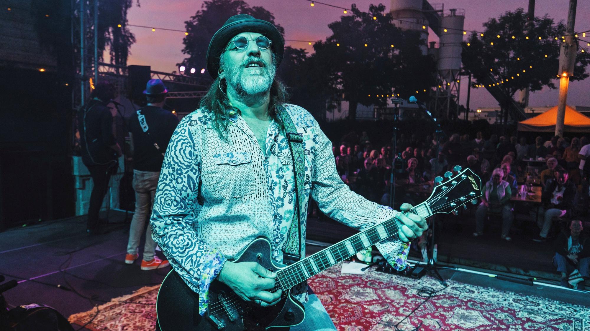 Justus Kopanski, Sänger der Pretty Heartbreakers, spielt die Hits von Tom Petty im Gaffel am Dom