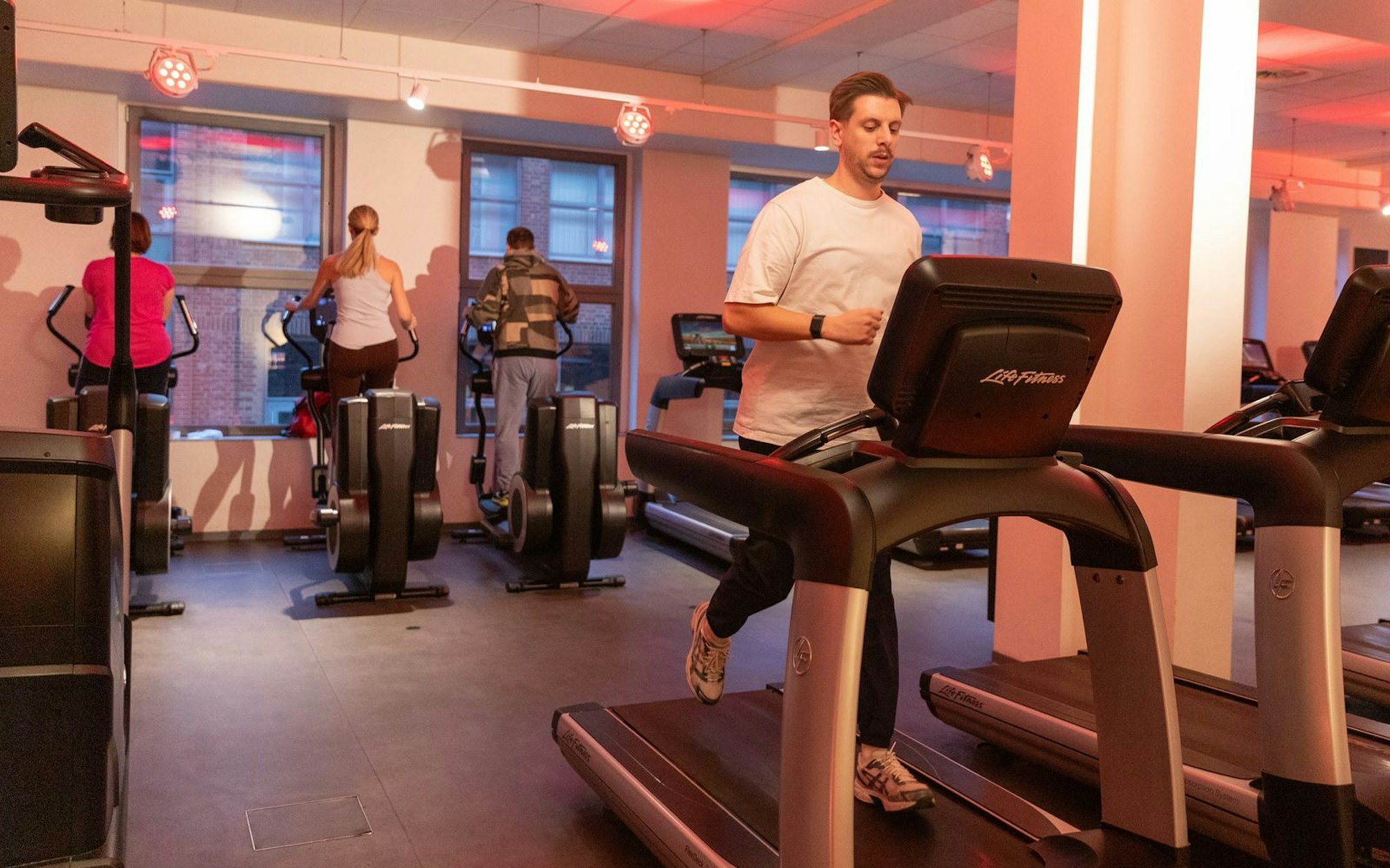 Inzwischen kann Fabian sogar wieder Sport machen. Das wäre vor einigen Jahren noch undenkbar gewesen. (Bild: ZDF/Felix Kost)